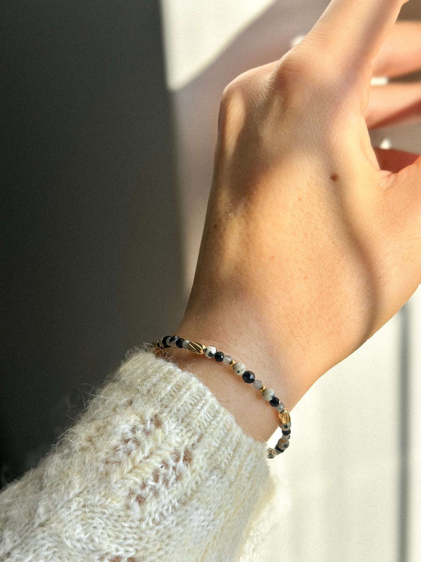 Bransoletka Gris z turmalinu, jaspisu dalmatyńskiego i labradorytu