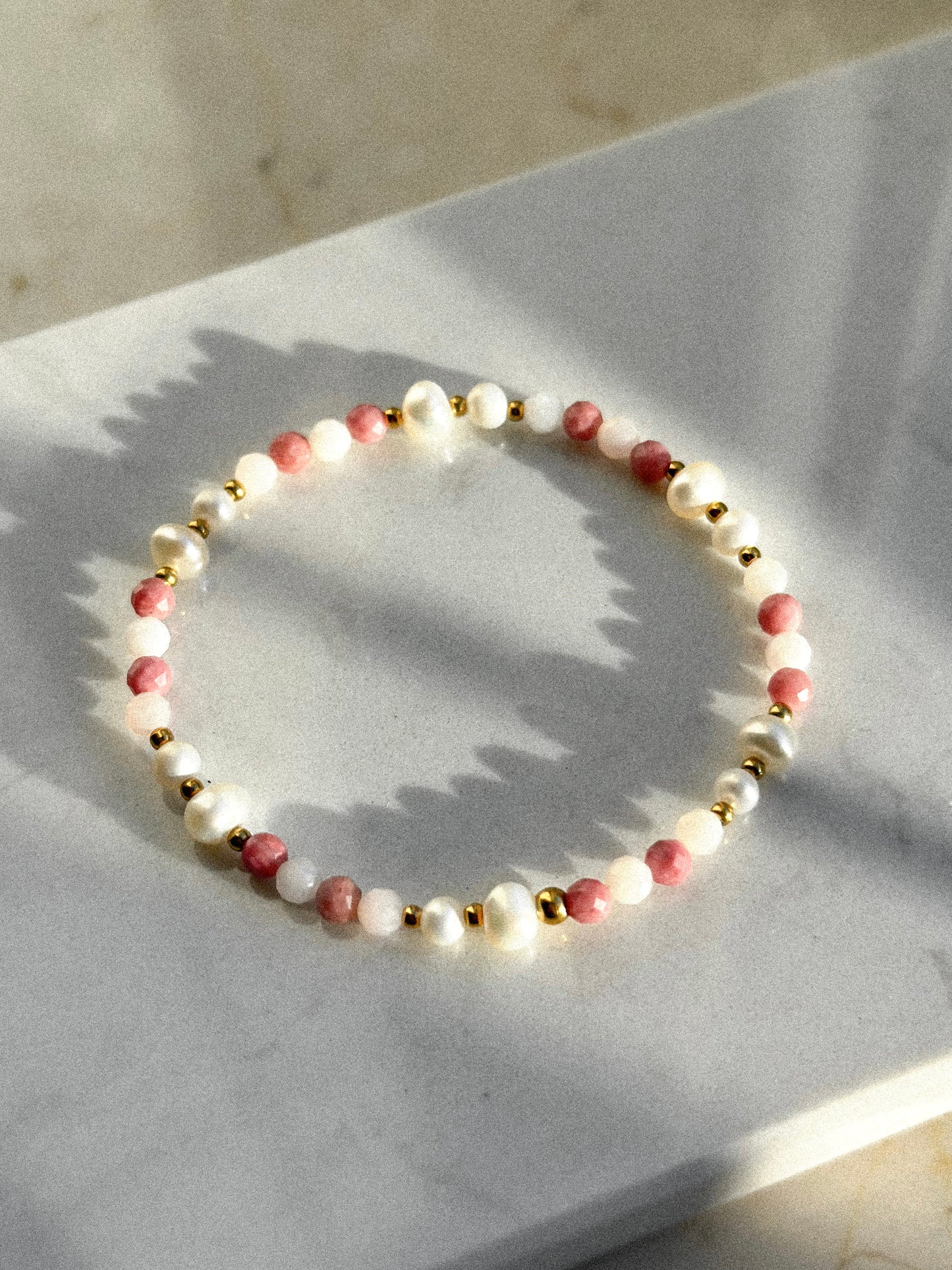 Bransoletka Chaleur 2.0 z rodonitu, opalu, kamienia księżycowego i pereł