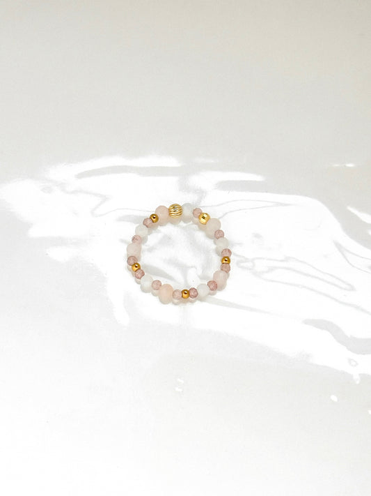 Pierścionek Pouvoir z opalu, kwarcu truskawkowego i kamienia księżycowego